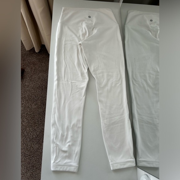 Never Worn- Lululemon HR 25” leggings size 4. Reason for selling- wrong size - Picture 4 of 4